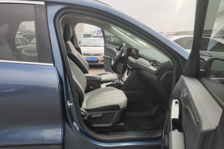 Used Ford Escape 2020 EcoBoost 245 Two-Wheel-Drive Titanium Edition
