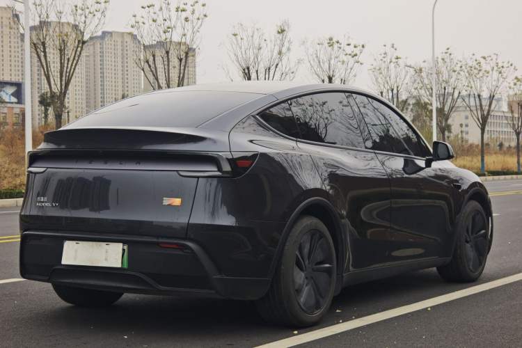 Used Tesla Model Y 2025 Rear-Wheel-Drive Version