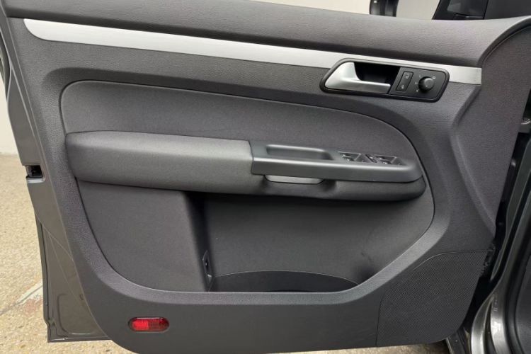 Used Volkswagen Touran 2015 1.4T Manual Fashion Edition 5-Seater Interior 1