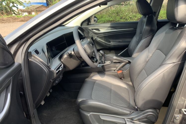 Used CHANGAN Eado 2022 PLUS 1.6L GDI Manual Luxury Model Interior 6