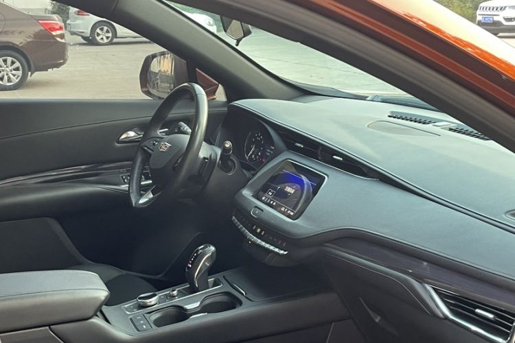 Used Cadillac XT4 2018 28T Two-Wheel Drive Tech Version