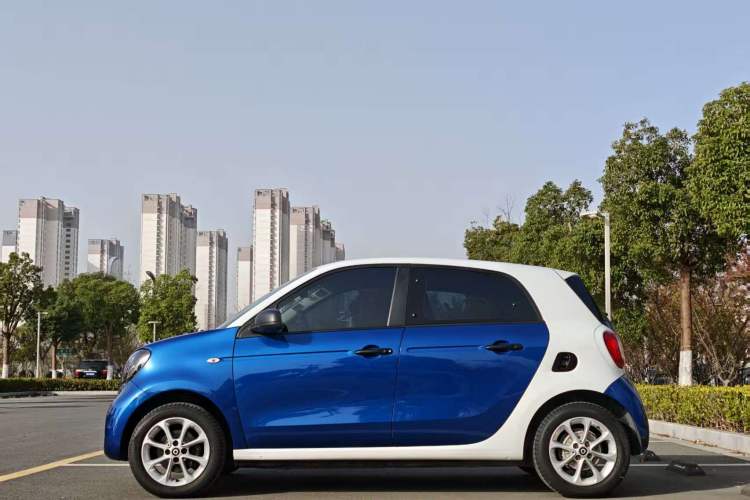 Used smart forfour 2018 1.0L 52 kW Dynamic Edition
