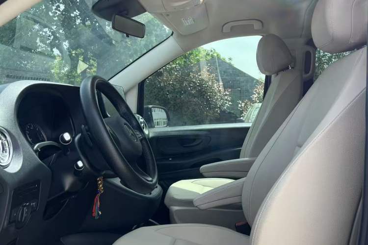 Used Mercedes-Benz Vito 2023 2.0T Elite Version 9 Seats
