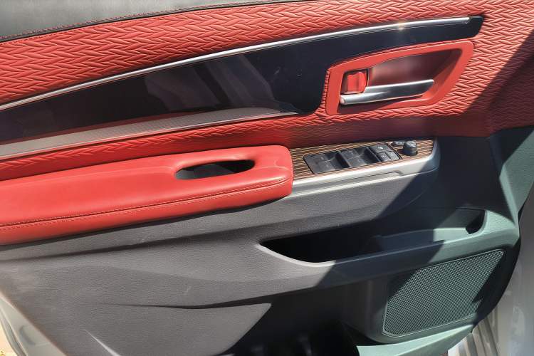 Used Toyota SIENNA 2024 2.5L Hybrid Comfort Edition Interior 11