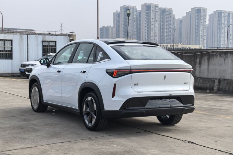 Used Livan Livan 7 2024 605 km Glory Edition