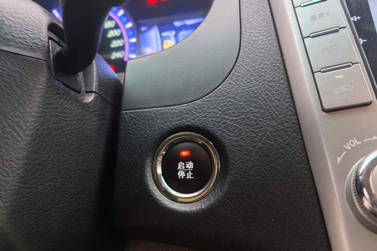 Used BYD S6 2014 2.0L Manual Luxury 5-Seater