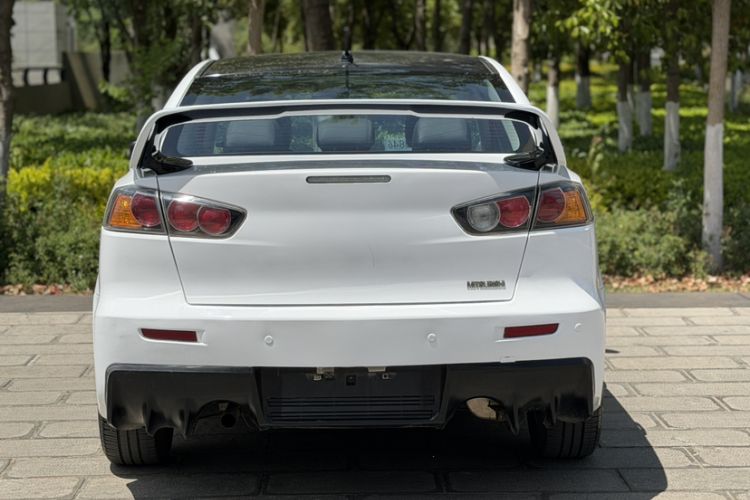 Used Mitsubishi Lancer EX 2016 1.8L Manual Black-and-White Retro Edition Exterior 6