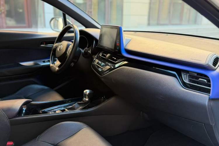 Used Toyota IZOA 2018 2.0L Yichi Version China VI Standard