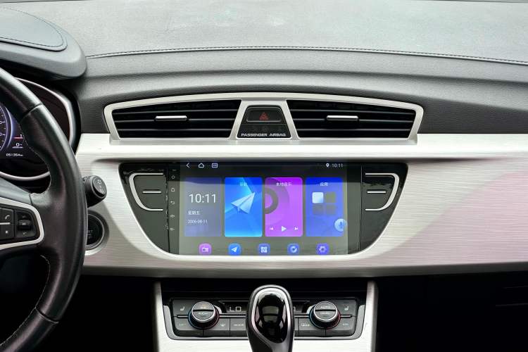 Used Geely Auto Emgrand X7 Sport 2018 1.8TD Automatic Two-Wheel Drive Smart Connect 4G Internet Edition Interior 6