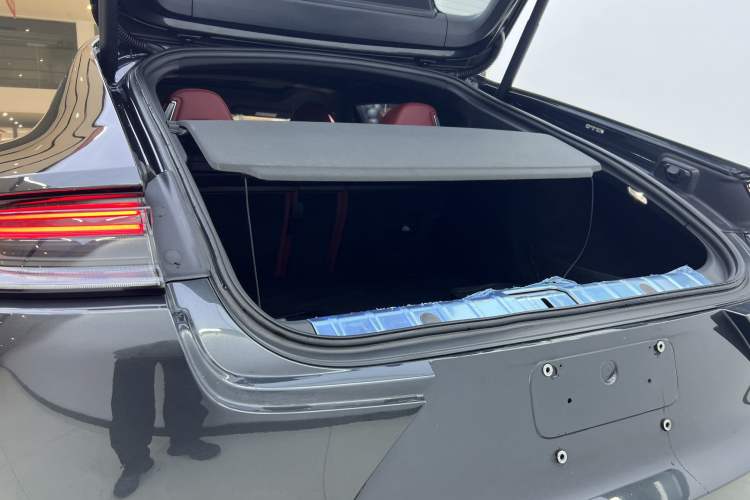 Used Porsche Panamera 2023 Restyled Panamera 4 Executive Extended Platinum Edition 2.9T Interior 9