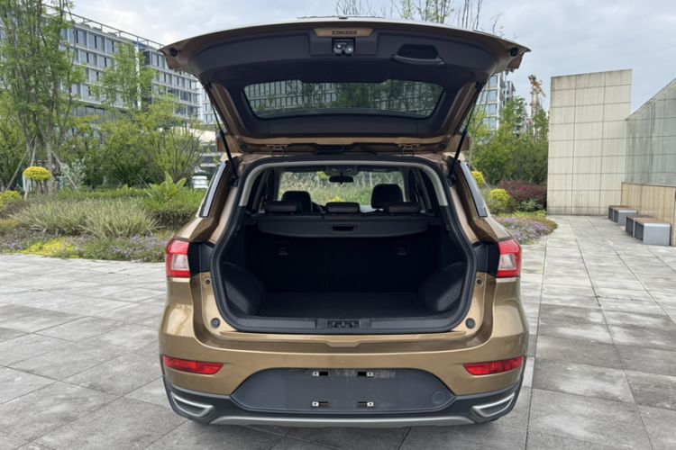 Used GAC Trumpchi GS4 2017 235T Automatic Two-Wheel Drive Elite Edition Trunk