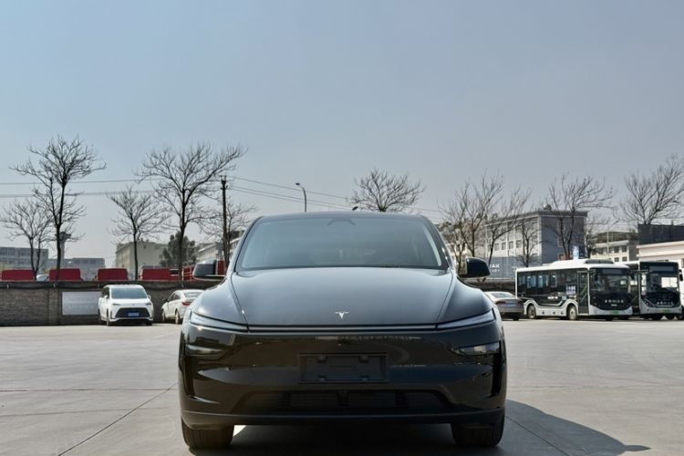 Used Tesla Model Y 2025 Rear-Wheel-Drive Version