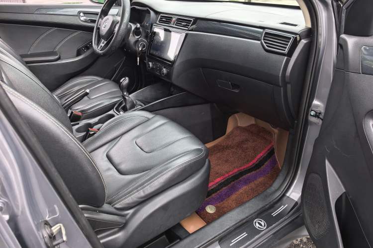 Used Dongfeng Fengon 580 2021 Revised ☆ Star Edition 1.8L Manual Elite Version Right Front Seat