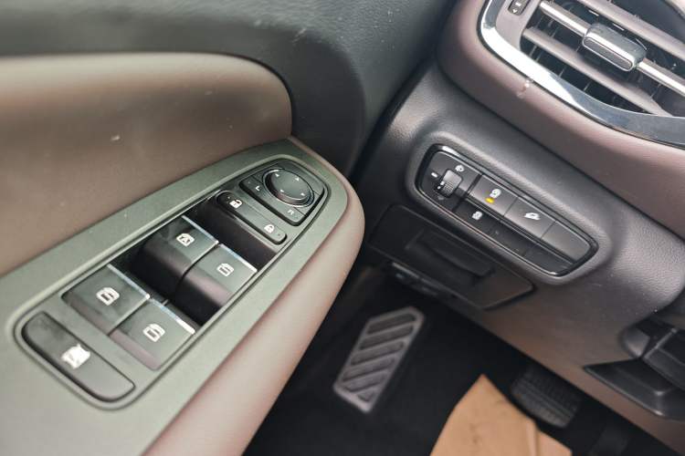 Used GAC Trumpchi M6 2019 270T DCT Luxury Edition (7-seater) China VI Interior 9