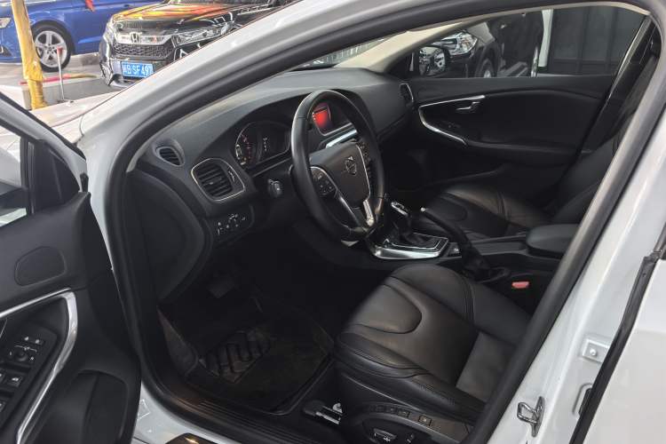 Used Volvo V40 2018 T3 Zhiyi Edition