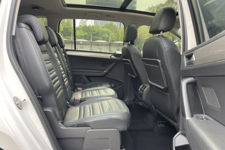 Used Volkswagen Touran 2021 Touran L 280TSI DSG Comfort Edition 7 Seats Interior 1