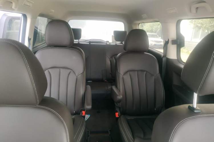 Used BAW Ruisheng Ace M7 2023 2.0L Automatic Long-wheelbase Business Version 7 Seats Interior 2