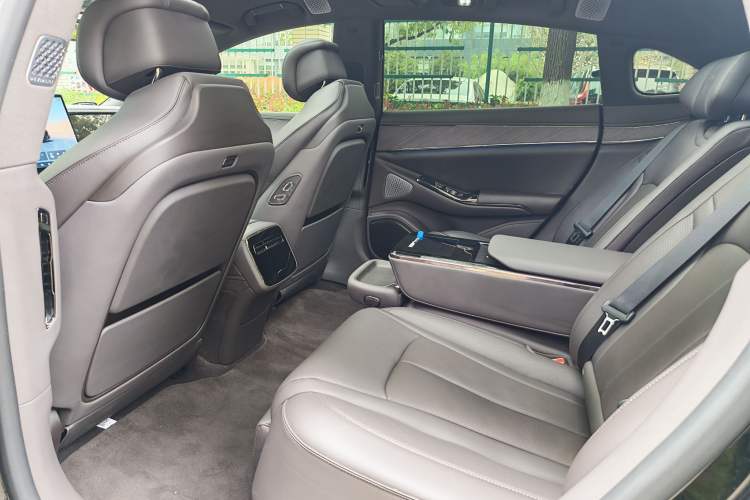 Used Denza Z9 2024 1100 km Four-Wheel Drive Max Version
