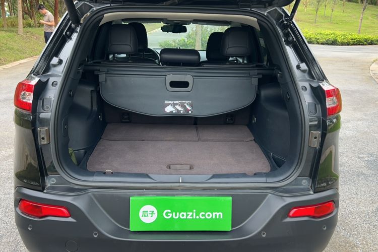 Used Jeep Cherokee 2020 2.0L Two-Wheel Drive Classic Sports Edition
