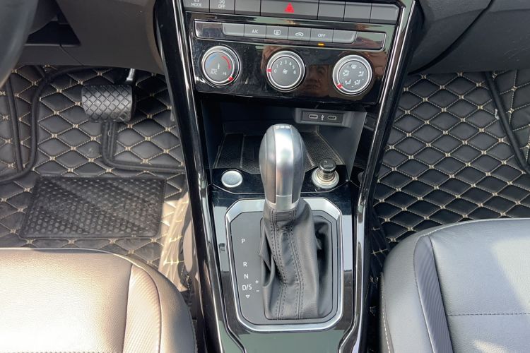 Used Volkswagen T-ROC 2021 280TSI DSG Two-Wheel Drive Comfort Connect Edition