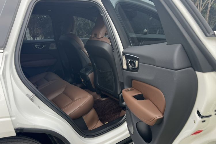 Used Volvo XC60 2024 B5 4x4 Smart Luxury Edition
