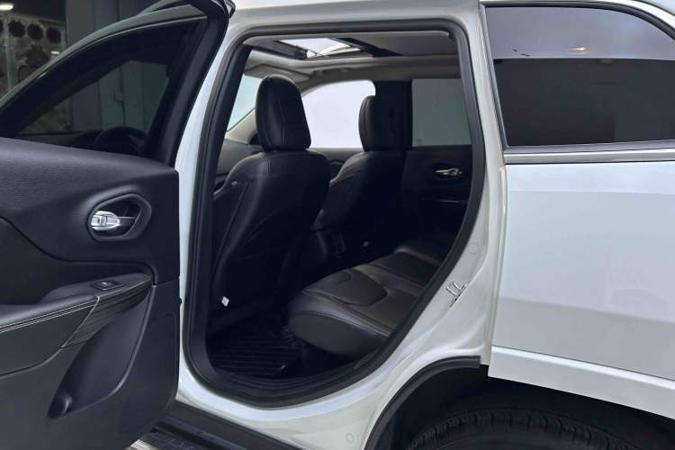 Used Jeep Cherokee 2017 2.4L Superior Edition