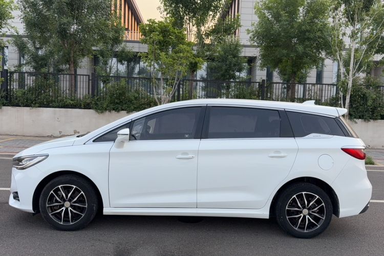 Used BYD Song MAX 2017 1.5T Manual Smart Connect Luxury 7-Seater