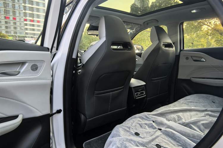 Used Changan UNI-Z New Energy 2024 Blue Whale Smart Electric iDD 125km Beyond Edition
