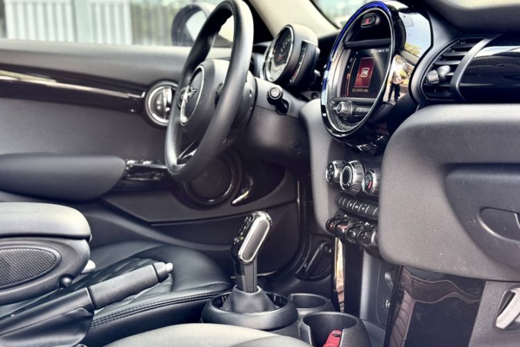 Used MINI 2018 1.5T ONE PLUS Five-Door Edition Interior 3