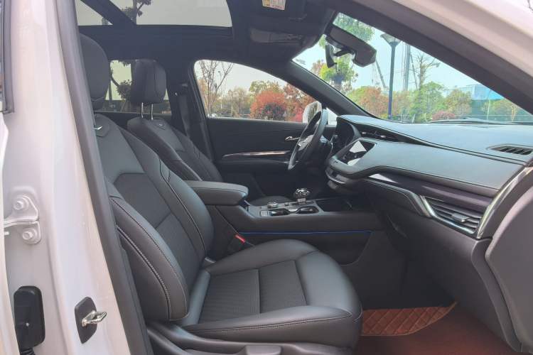 Used Cadillac XT4 2022 28T Two-Wheel Drive Fashion Edition Interior 3