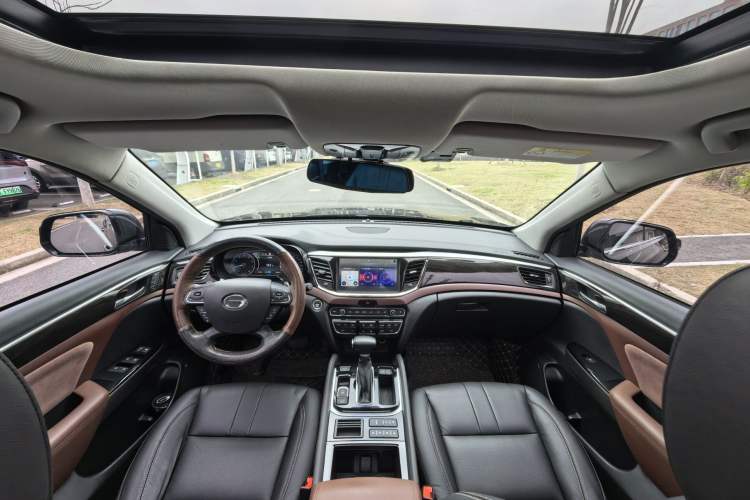 Used GAC Trumpchi GS8 2019 390T Two-Wheel Drive Luxury Smart Connectivity Version (7 Seats) Interior 8