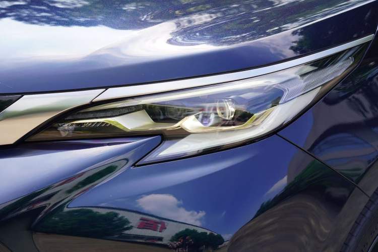 Used Toyota Granvia 2023 2.5L Hybrid Flagship VIP Edition