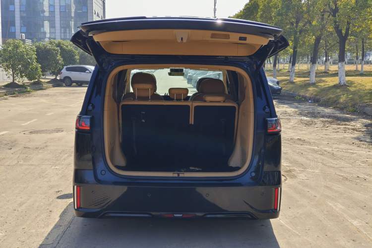 Used VOYAH Dream 2024 PHEV Ultra-Long Range Flagship Edition
