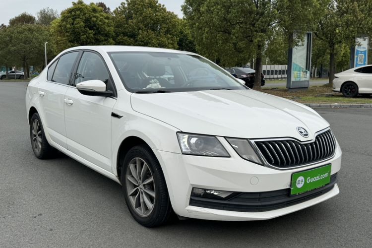 Used Skoda Octavia 2019 1.5L Automatic SmartDrive Comfort Edition China VI Standard Exterior 2