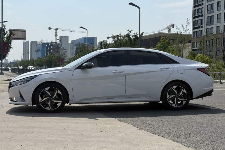 Used Hyundai Elantra 2021 1.5L CVT LUX Prestige Edition
