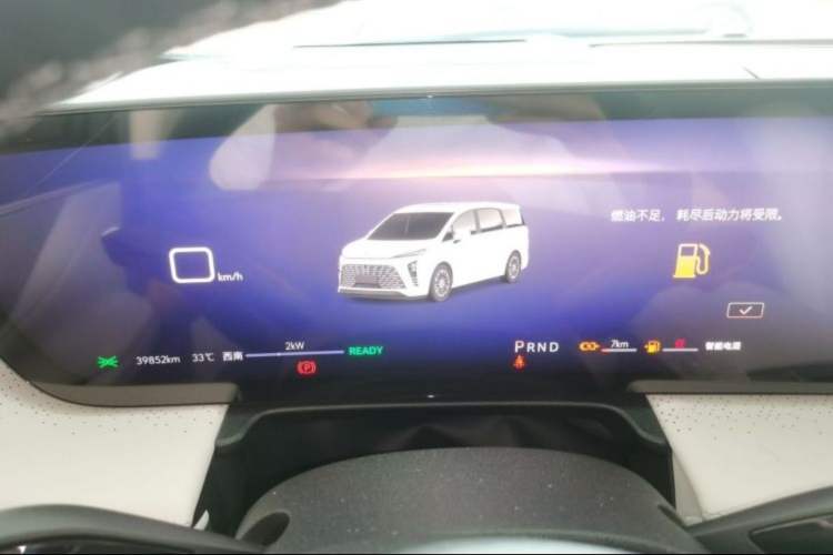 Used Buick GL8 New Energy 2024 Lu Zun Deluxe Edition 7-Seater Odometer Close Up