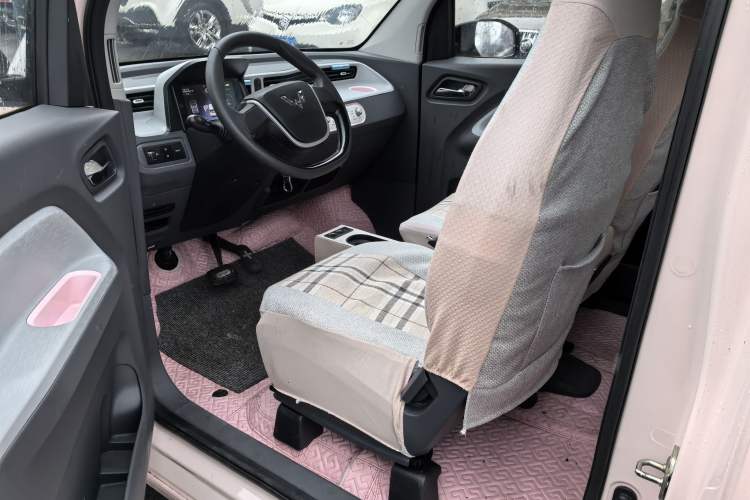 Used Wuling Hongguang MINIEV 2021 Macaron Premium Model – Lithium Iron Phosphate