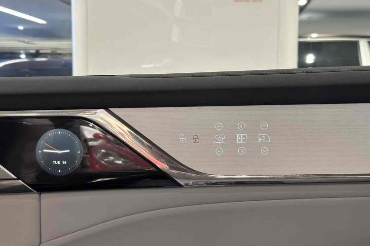 Used Volvo EM90 2025 Ultra Six-Seater