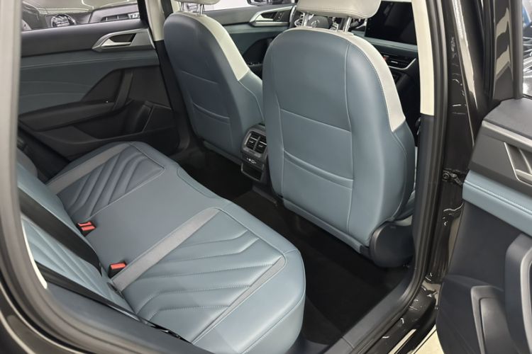 Used Volkswagen Tharu 2024 300TSI Two-Wheel-Drive Full Moon Edition Interior 8