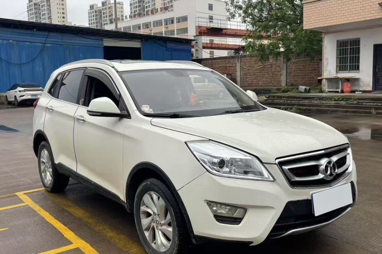 Used BAIC Senova X65 2015 2.0T automatic comfort version
