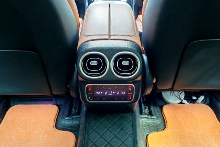 Used Mercedes-Benz GLC 2023 GLC 260 L 4MATIC Dynamic Edition 7-seater