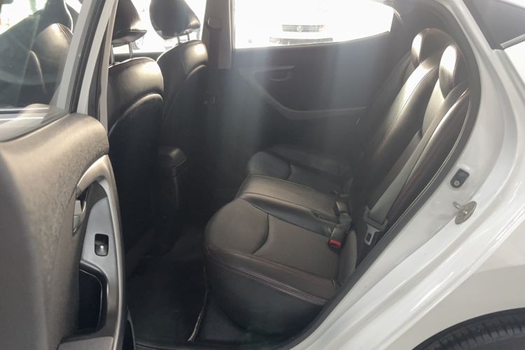 Used Hyundai Elantra (5th Generation / Langdong) 2016 1.6L Automatic Smart Version Interior 2