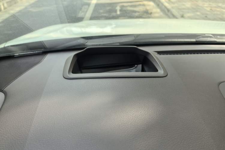 Used Toyota Granvia 2024 2.5L Hybrid Prestige PLUS Four-Wheel Drive Version Interior 6