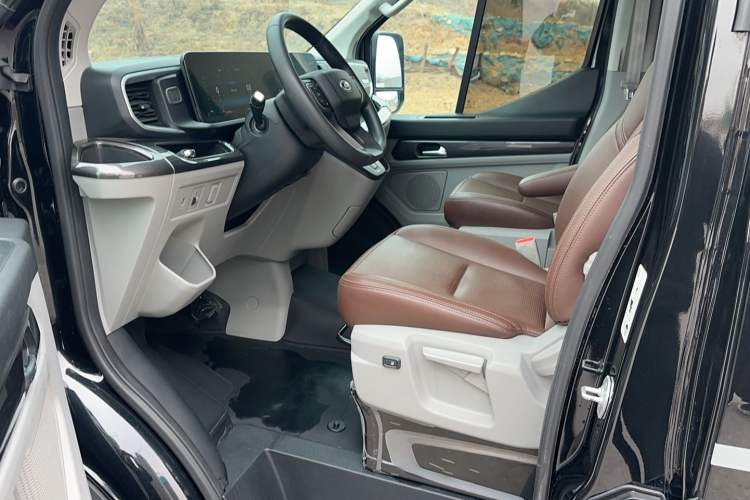 Used Ford Transit T8 2024 T8 2.3T Diesel Automatic Mid-axle Mid-roof 6-Seater Multi-function Version 2/2/2
