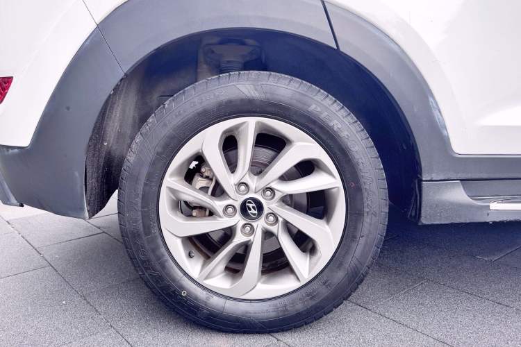 Used Hyundai Tucson 2015 1.6T Dual-Clutch Two-Wheel-Drive Smart Model Exterior 7