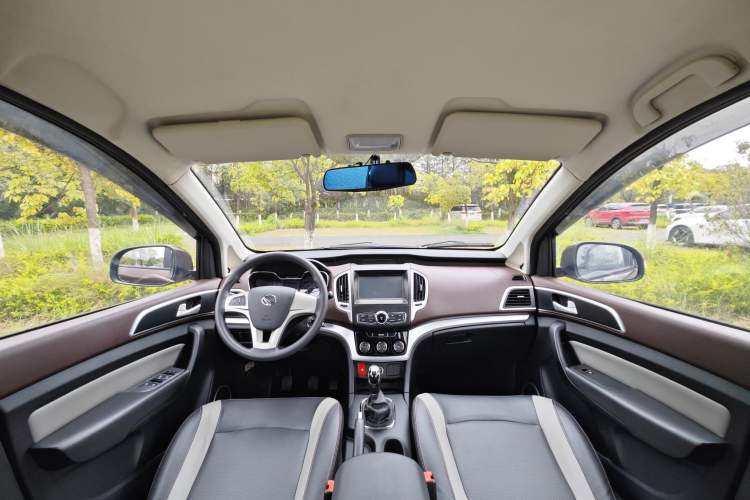 Used HYOSOW H3 2015 1.5L manual Comfort trim level
