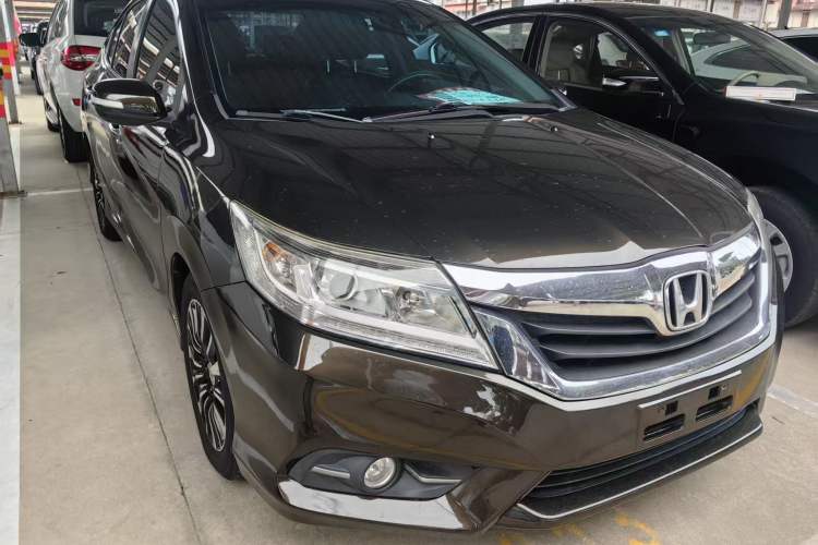 Used Honda Crider 2015 1.8L automatic luxury edition
