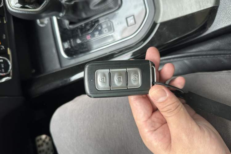 Used Dongfeng Fengon S560 2018 1.8L CVT Smart Connect 7-Seater