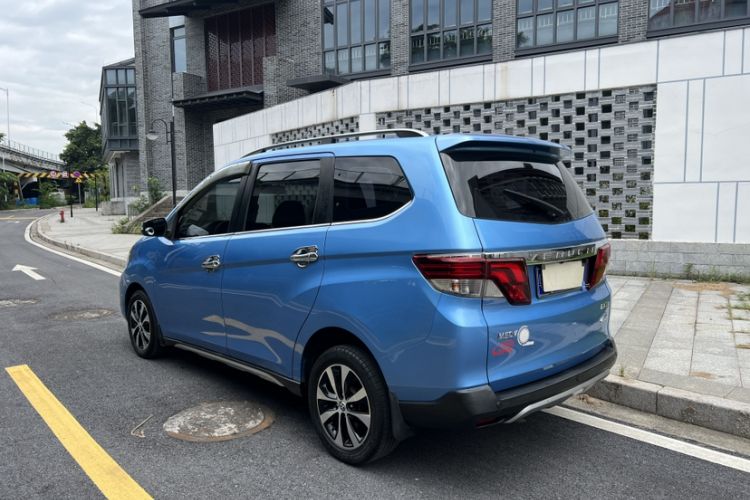 Used Venucia M50V 2019 1.6L CVT Luxury Edition
