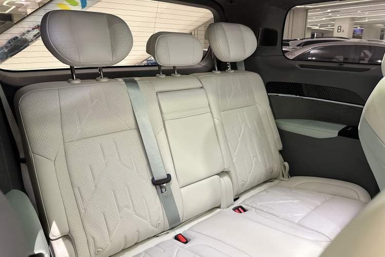 Used Zeekr 009 2024 7-Seater Walk-Through Version Four-Wheel Drive 108 kWh
